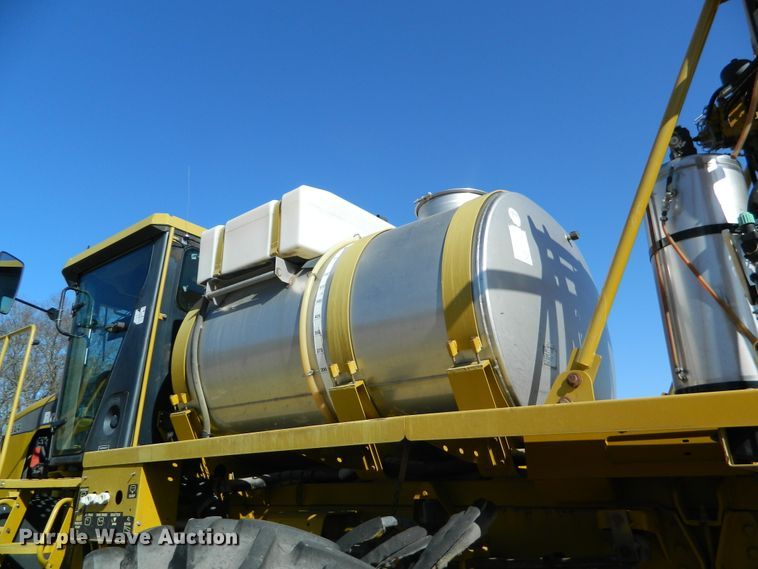 image for item DF4579 2004 Ag-Chem RoGator 864  sprayer