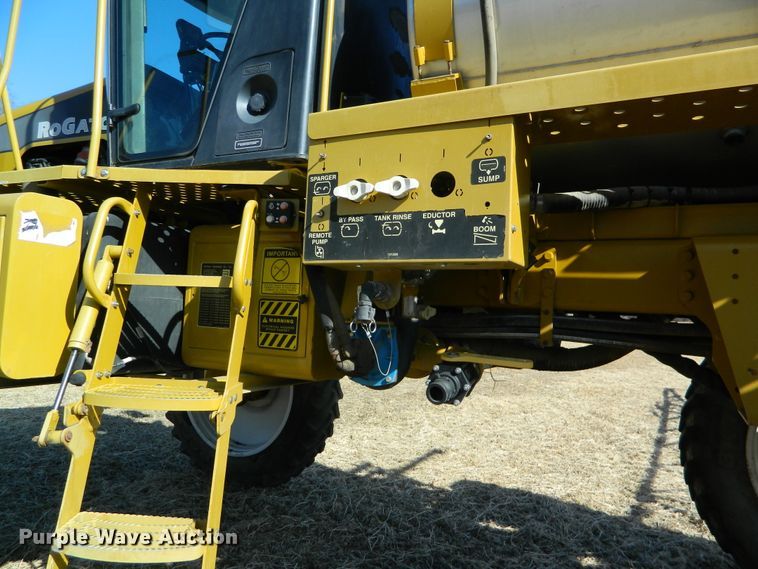 image for item DF4579 2004 Ag-Chem RoGator 864  sprayer
