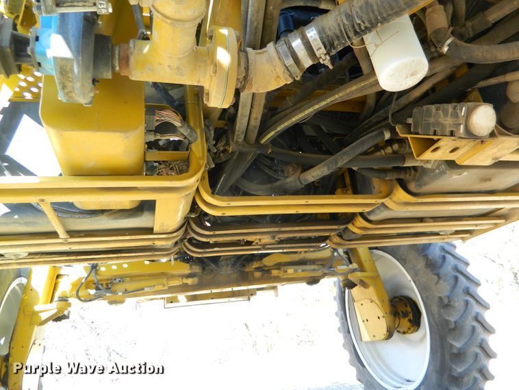 image for item DF4579 2004 Ag-Chem RoGator 864  sprayer