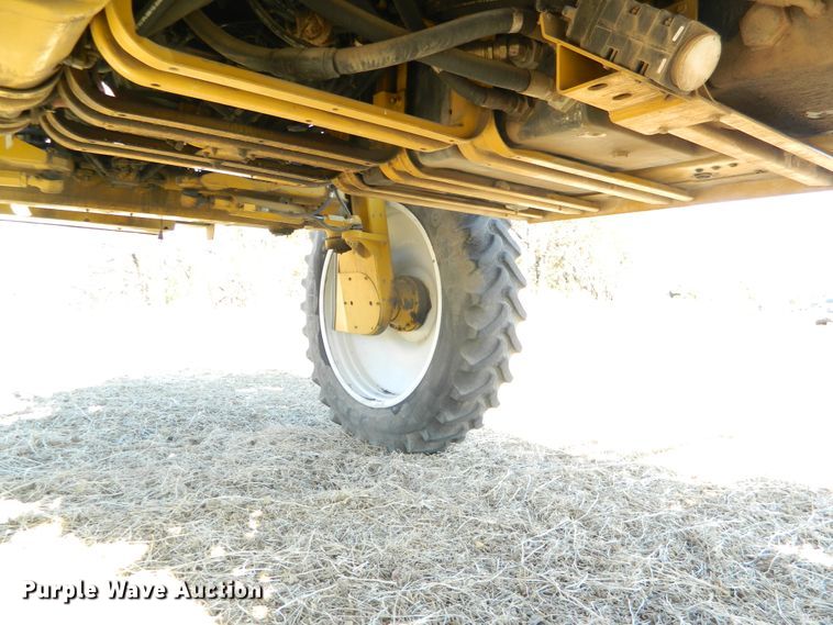 image for item DF4579 2004 Ag-Chem RoGator 864  sprayer