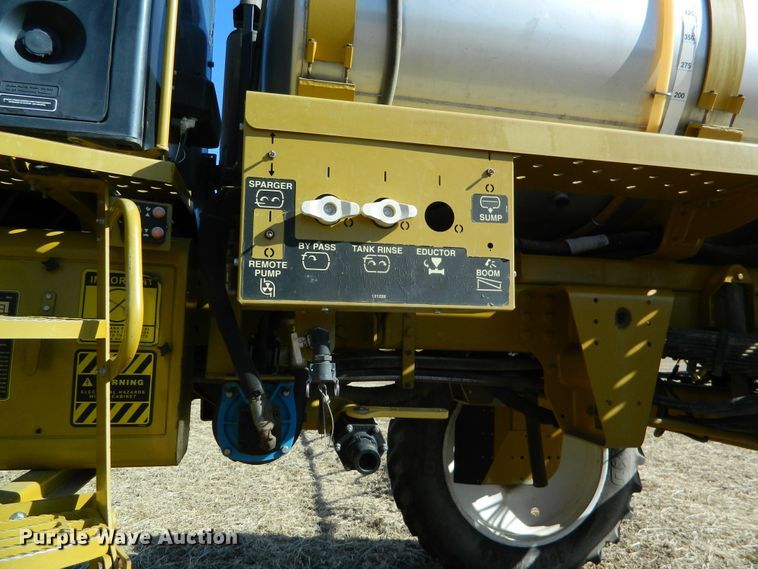 image for item DF4579 2004 Ag-Chem RoGator 864  sprayer