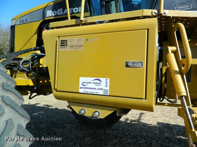 image for item DF4579 2004 Ag-Chem RoGator 864  sprayer