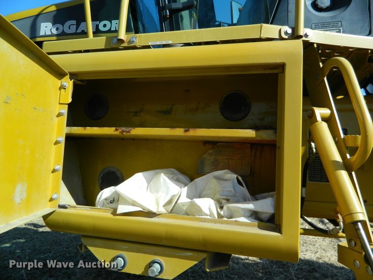 image for item DF4579 2004 Ag-Chem RoGator 864  sprayer