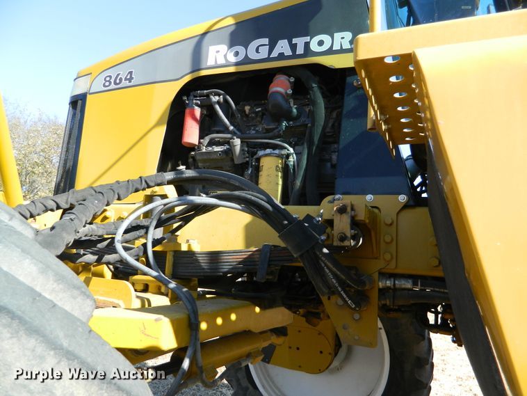 image for item DF4579 2004 Ag-Chem RoGator 864  sprayer