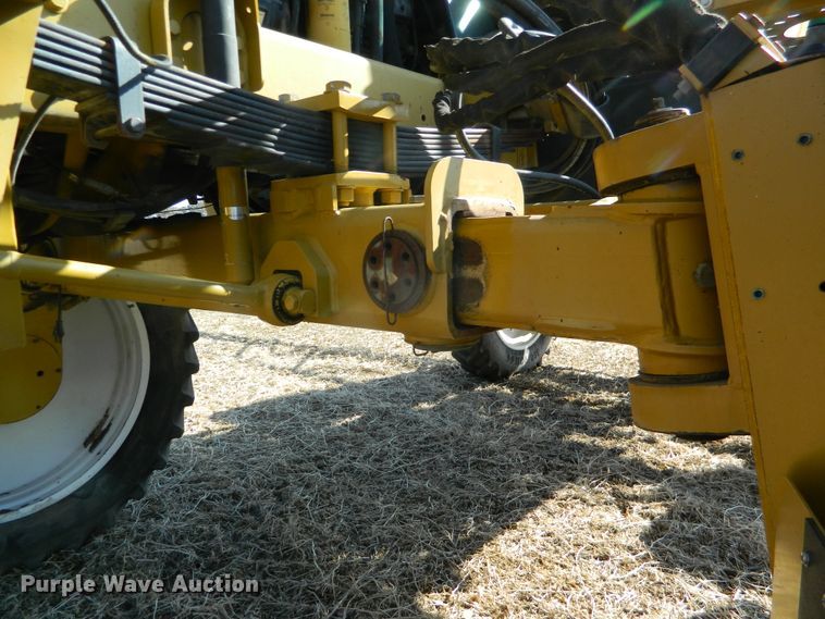 image for item DF4579 2004 Ag-Chem RoGator 864  sprayer
