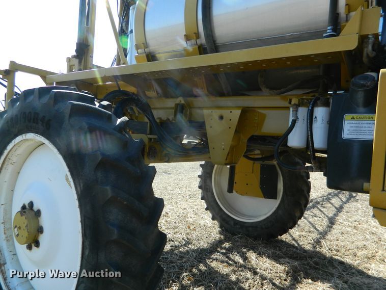 image for item DF4579 2004 Ag-Chem RoGator 864  sprayer