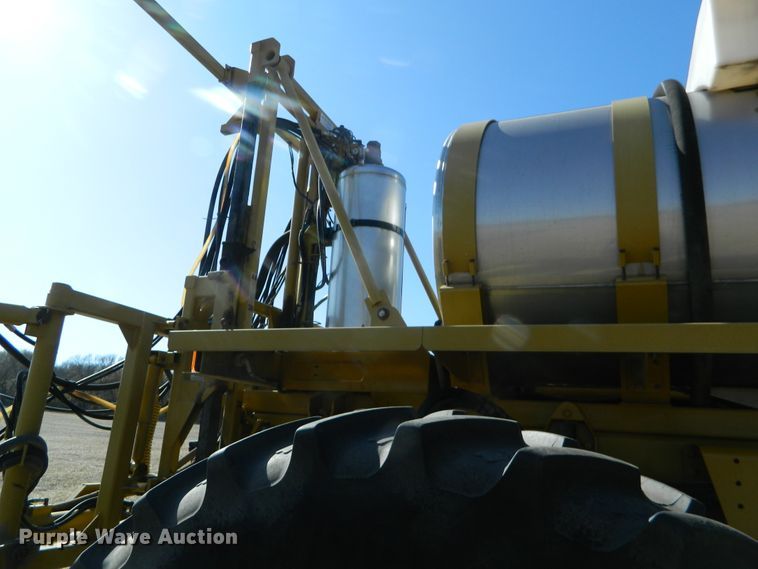 image for item DF4579 2004 Ag-Chem RoGator 864  sprayer