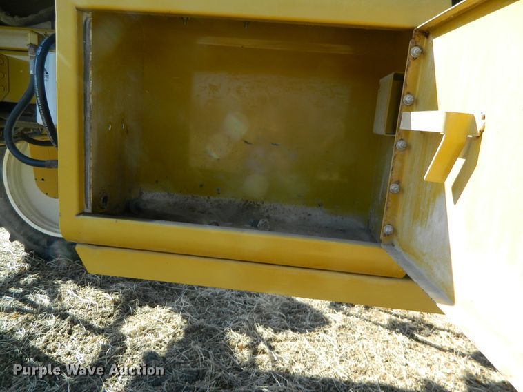 image for item DF4579 2004 Ag-Chem RoGator 864  sprayer