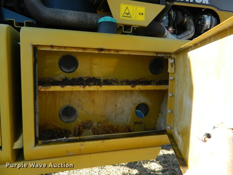 image for item DF4579 2004 Ag-Chem RoGator 864  sprayer