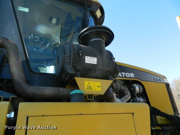 image for item DF4579 2004 Ag-Chem RoGator 864  sprayer