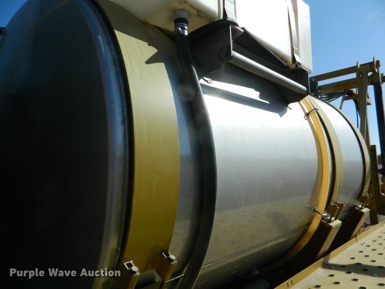 image for item DF4579 2004 Ag-Chem RoGator 864  sprayer