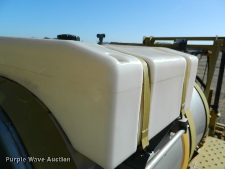 image for item DF4579 2004 Ag-Chem RoGator 864  sprayer