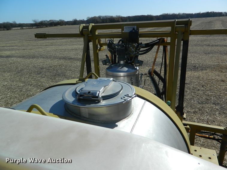 image for item DF4579 2004 Ag-Chem RoGator 864  sprayer