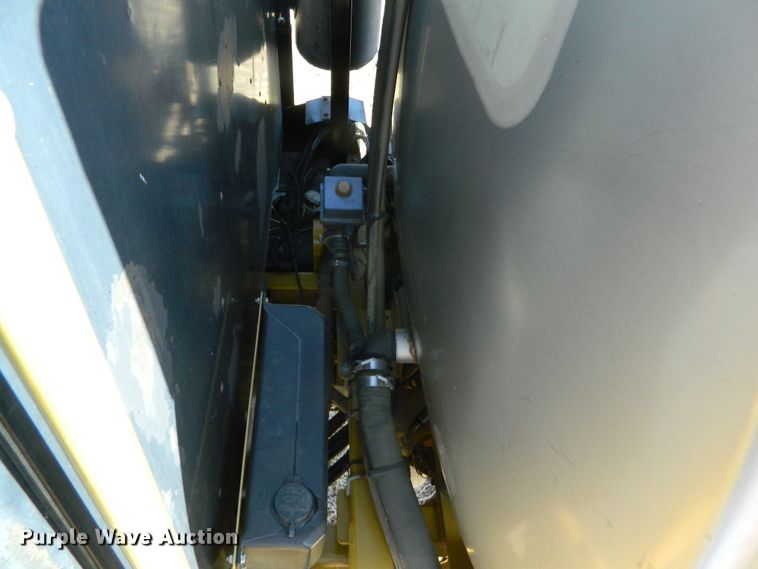 image for item DF4579 2004 Ag-Chem RoGator 864  sprayer