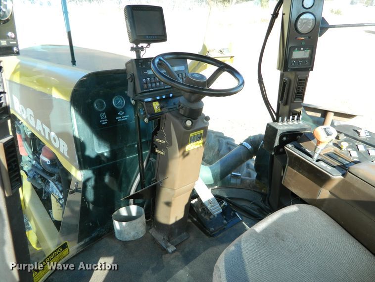 image for item DF4579 2004 Ag-Chem RoGator 864  sprayer