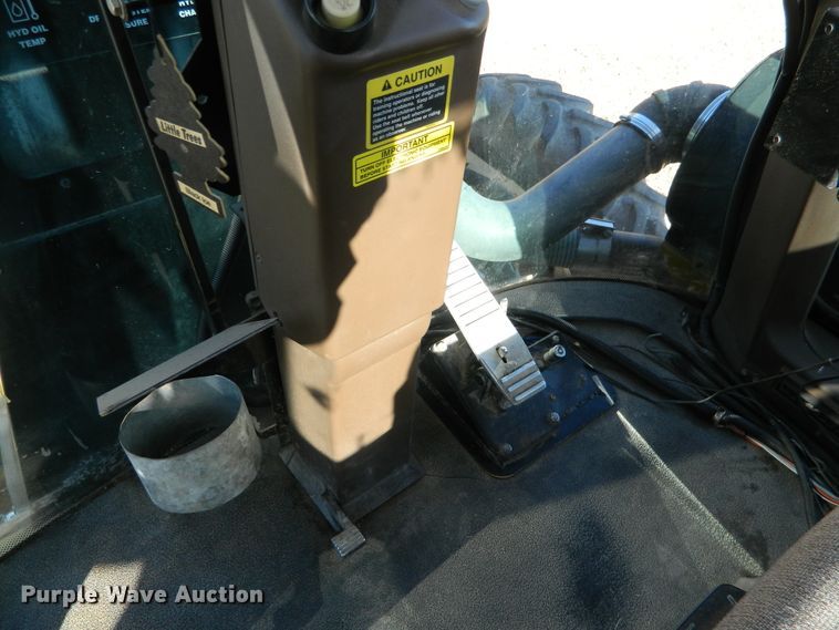 image for item DF4579 2004 Ag-Chem RoGator 864  sprayer