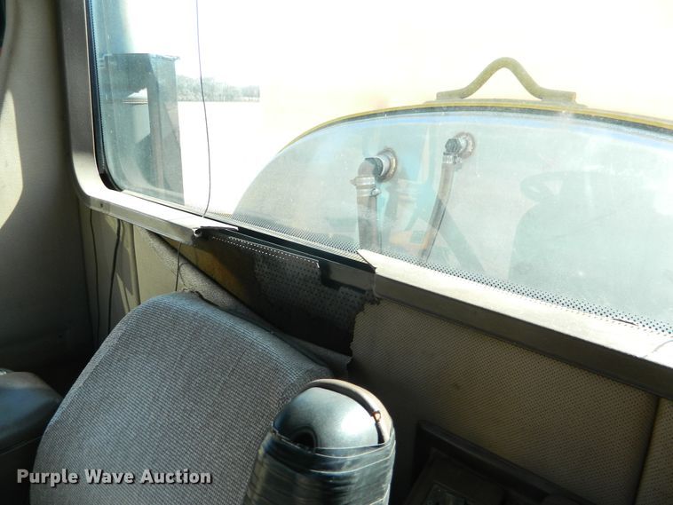 image for item DF4579 2004 Ag-Chem RoGator 864  sprayer