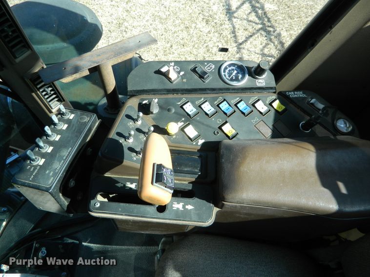 image for item DF4579 2004 Ag-Chem RoGator 864  sprayer