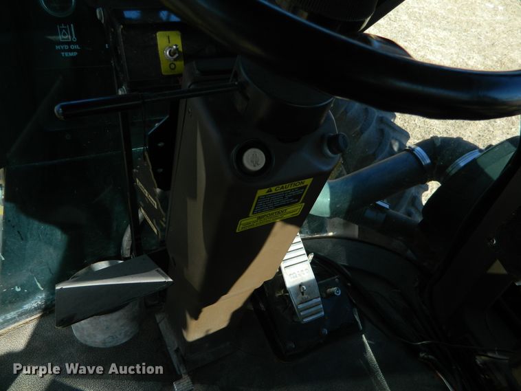 image for item DF4579 2004 Ag-Chem RoGator 864  sprayer