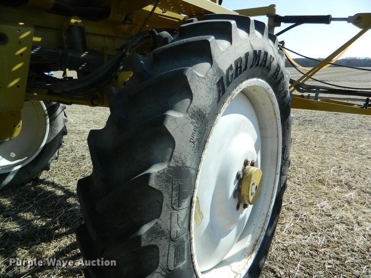 image for item DF4579 2004 Ag-Chem RoGator 864  sprayer