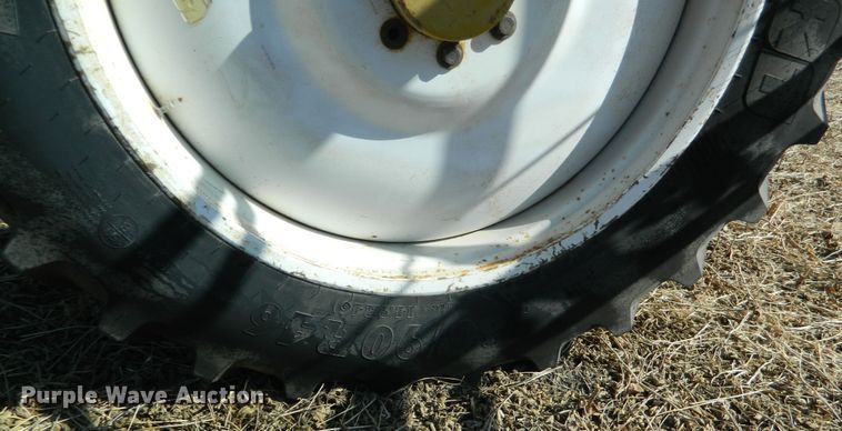 image for item DF4579 2004 Ag-Chem RoGator 864  sprayer