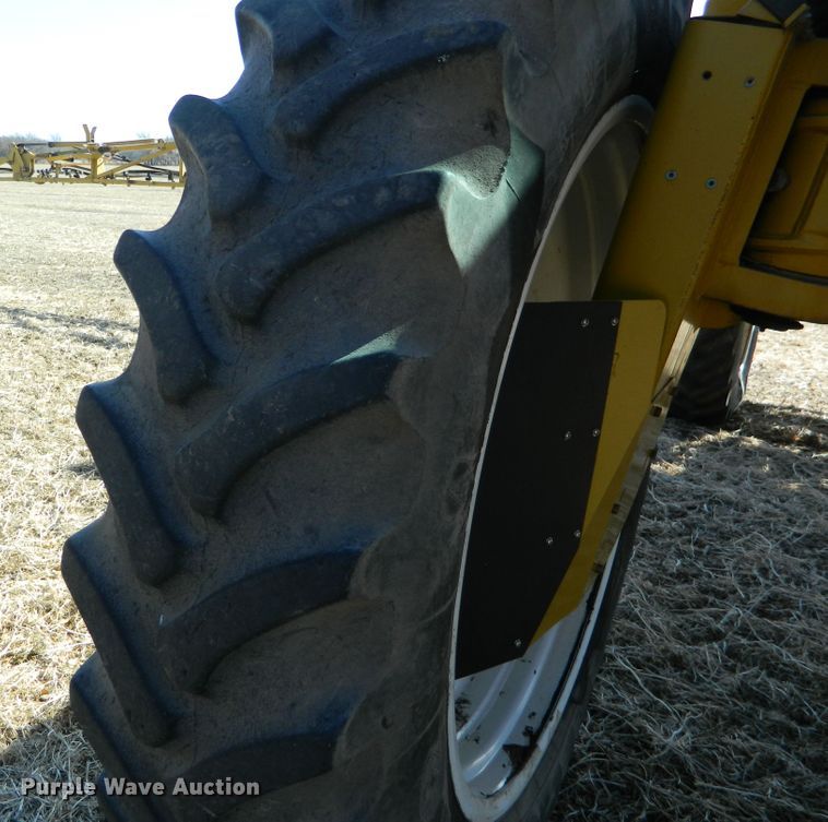 image for item DF4579 2004 Ag-Chem RoGator 864  sprayer