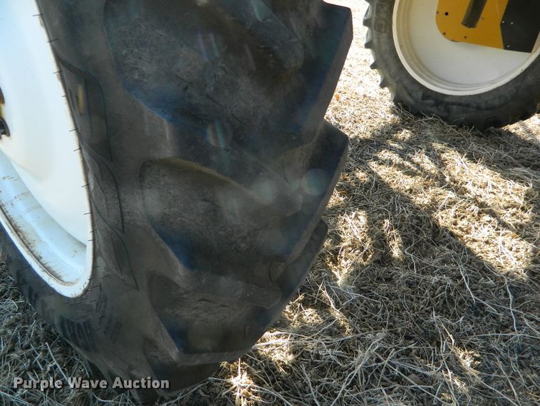 image for item DF4579 2004 Ag-Chem RoGator 864  sprayer