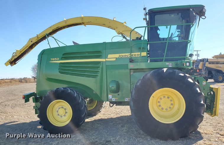 image for item DF4601 2009 John Deere 7850  forage harvester