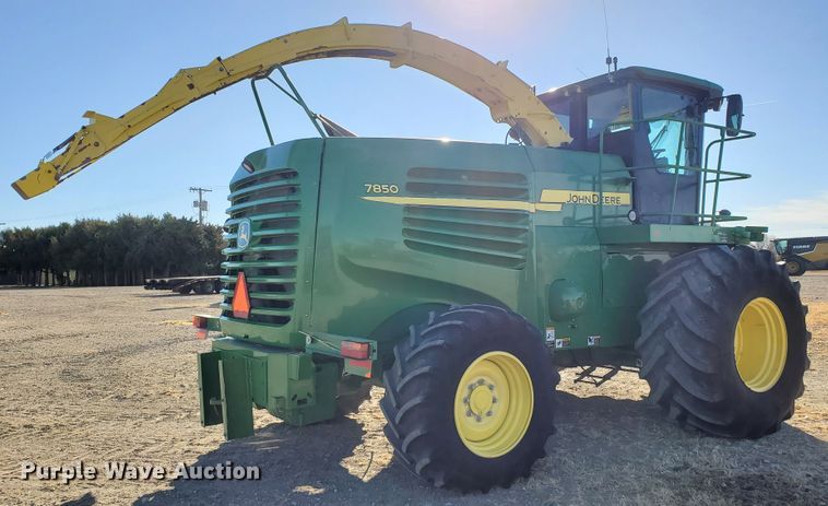 image for item DF4601 2009 John Deere 7850  forage harvester