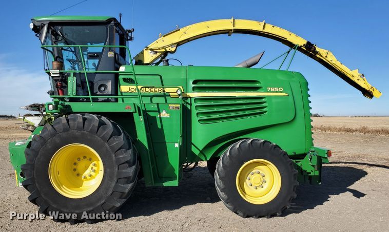 image for item DF4601 2009 John Deere 7850  forage harvester