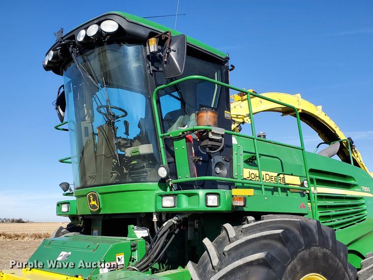 image for item DF4601 2009 John Deere 7850  forage harvester