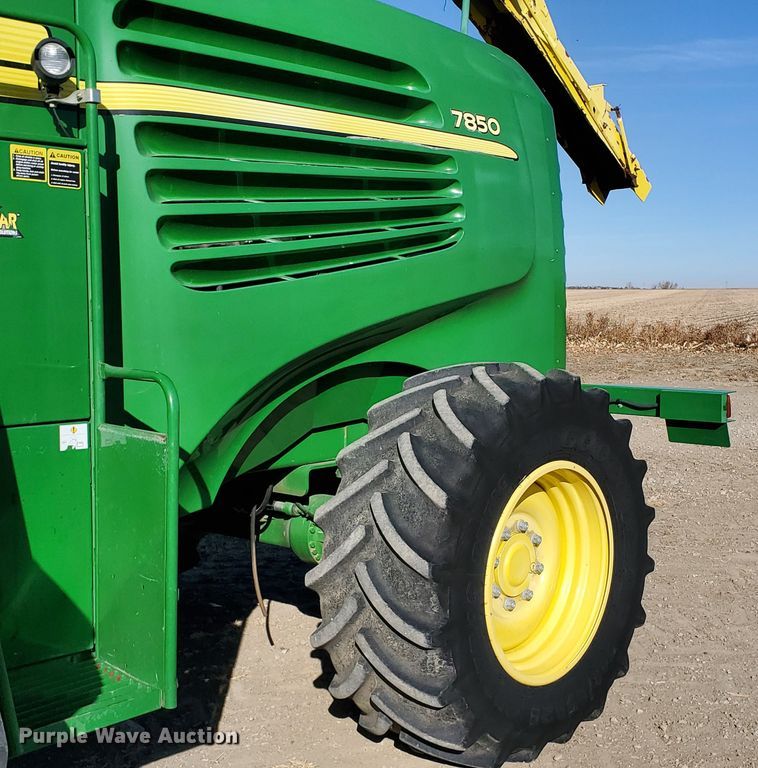 image for item DF4601 2009 John Deere 7850  forage harvester