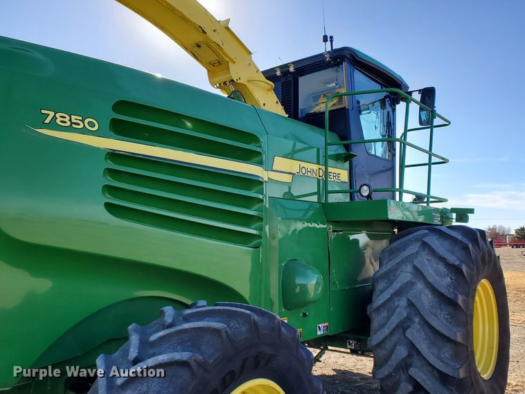 image for item DF4601 2009 John Deere 7850  forage harvester
