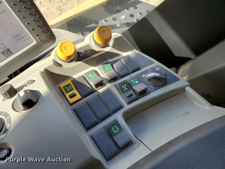 image for item DF4603 2013 Claas Lexion 750TT  RWA combine