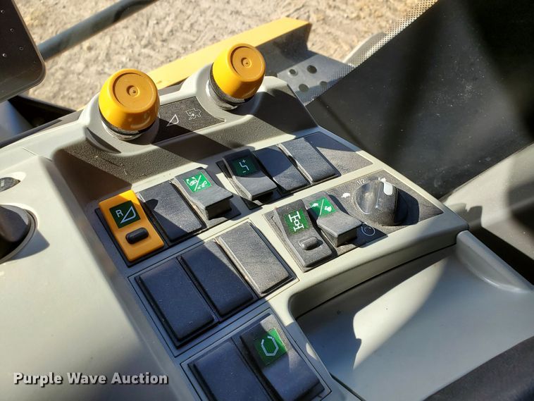 image for item DF4604 2013 Claas Lexion 750  RWA combine