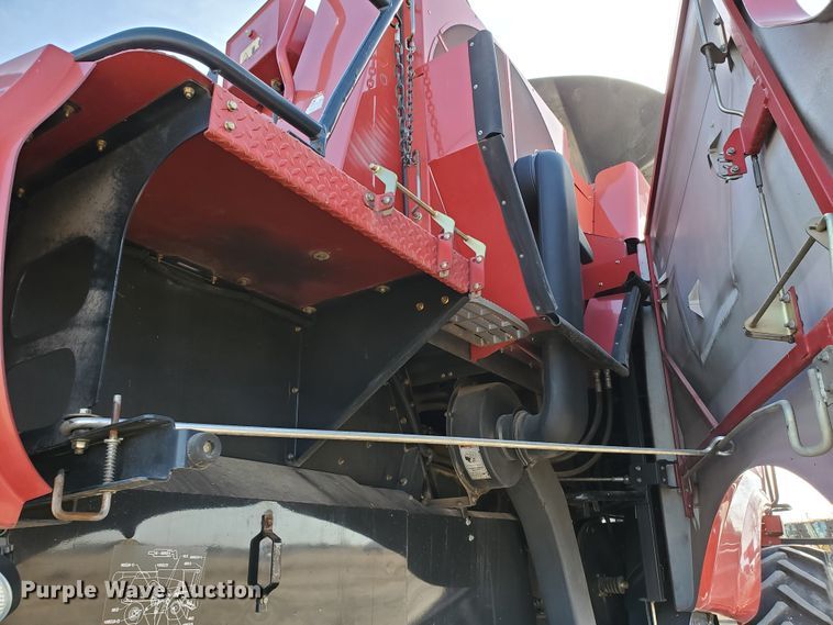 image for item DF4606 2009 Case IH 7088  combine