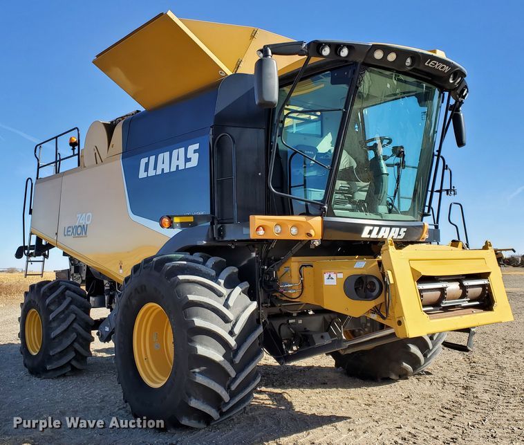image for item DF4610 2011 Claas Lexion 740  combine