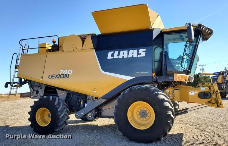image for item DF4610 2011 Claas Lexion 740  combine
