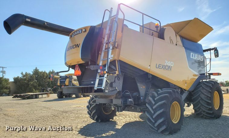 image for item DF4610 2011 Claas Lexion 740  combine