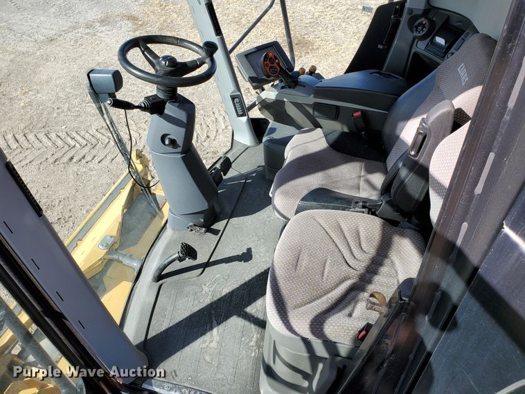 image for item DF4610 2011 Claas Lexion 740  combine