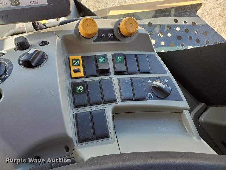 image for item DF4610 2011 Claas Lexion 740  combine