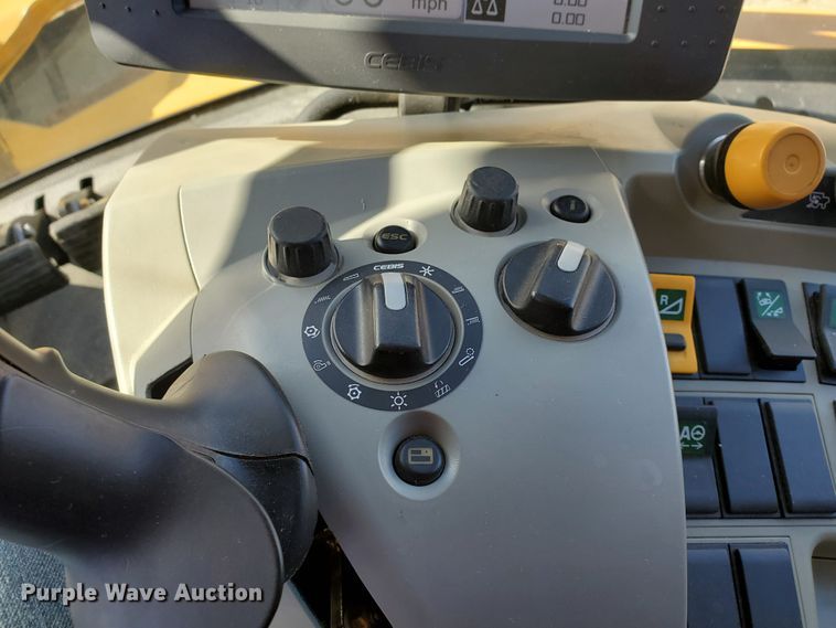 image for item DF4610 2011 Claas Lexion 740  combine