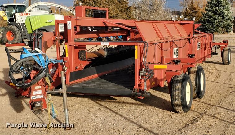 image for item DF4614 2005 H&S TWM12 hay merger