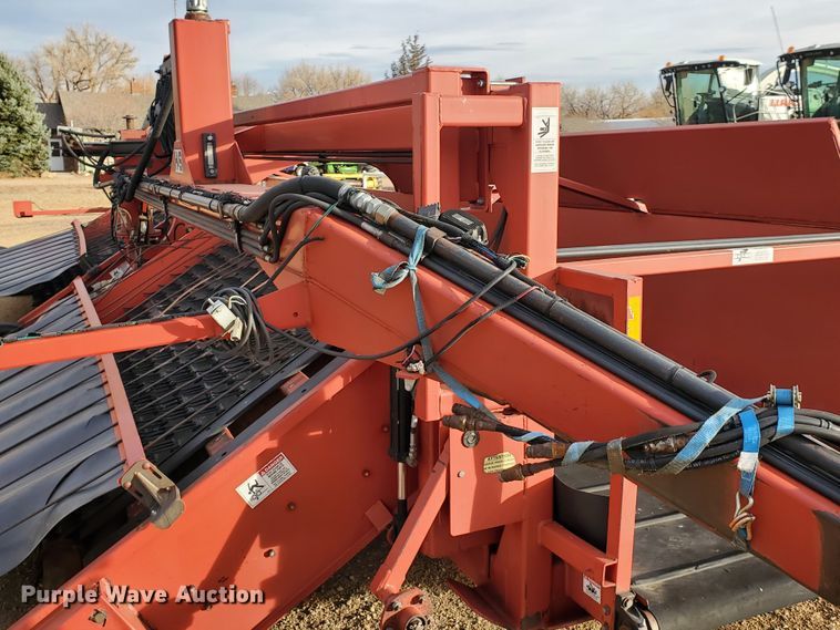 image for item DF4614 2005 H&S TWM12 hay merger