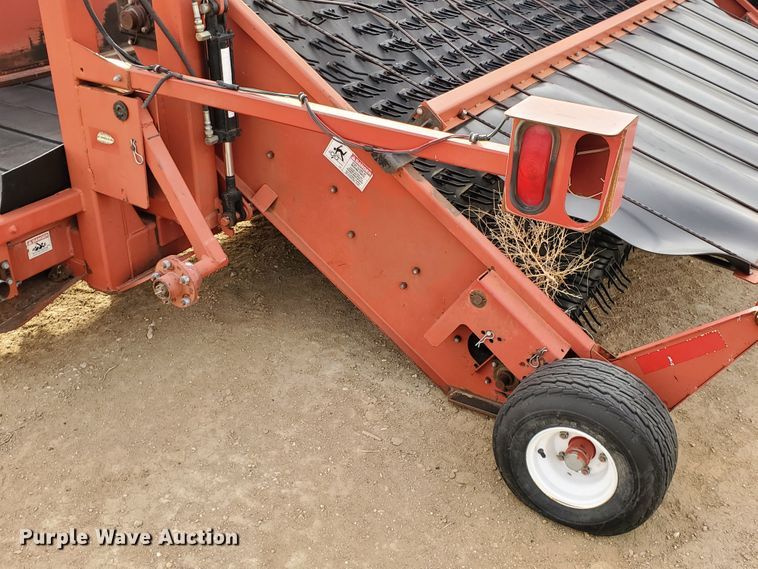 image for item DF4614 2005 H&S TWM12 hay merger