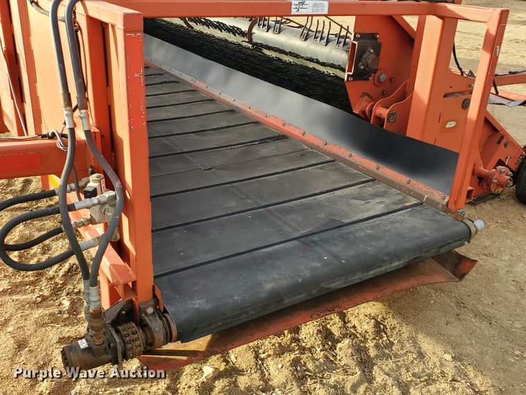 image for item DF4614 2005 H&S TWM12 hay merger