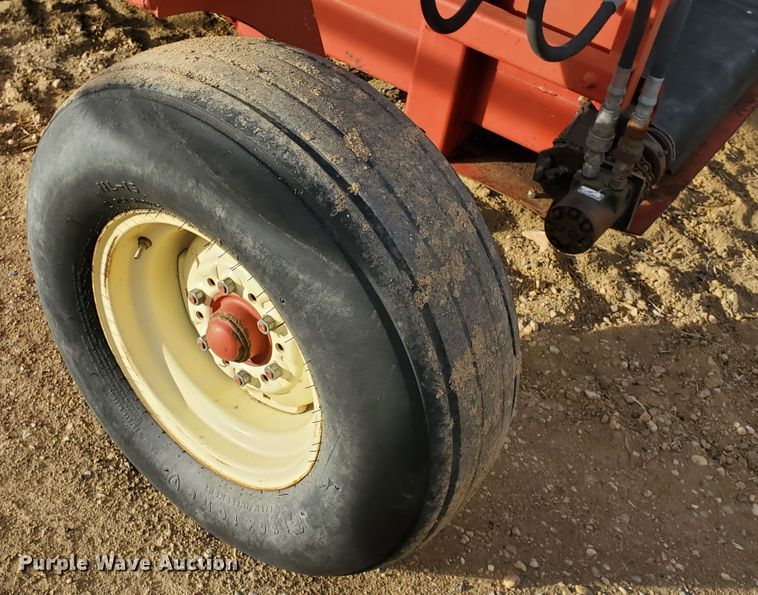 image for item DF4614 2005 H&S TWM12 hay merger