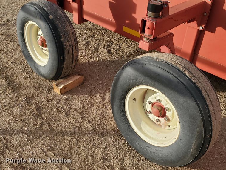 image for item DF4614 2005 H&S TWM12 hay merger