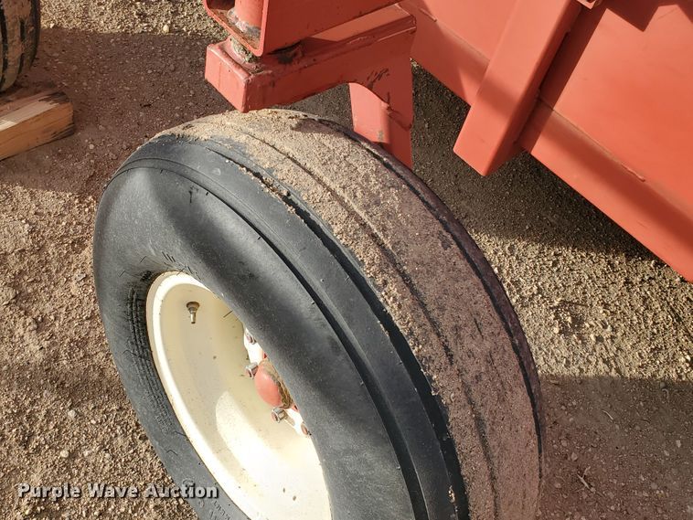 image for item DF4614 2005 H&S TWM12 hay merger