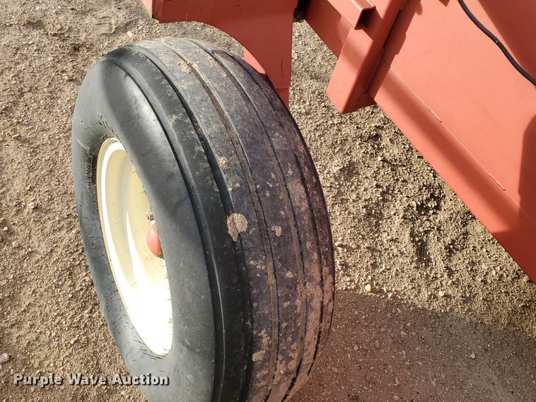 image for item DF4614 2005 H&S TWM12 hay merger